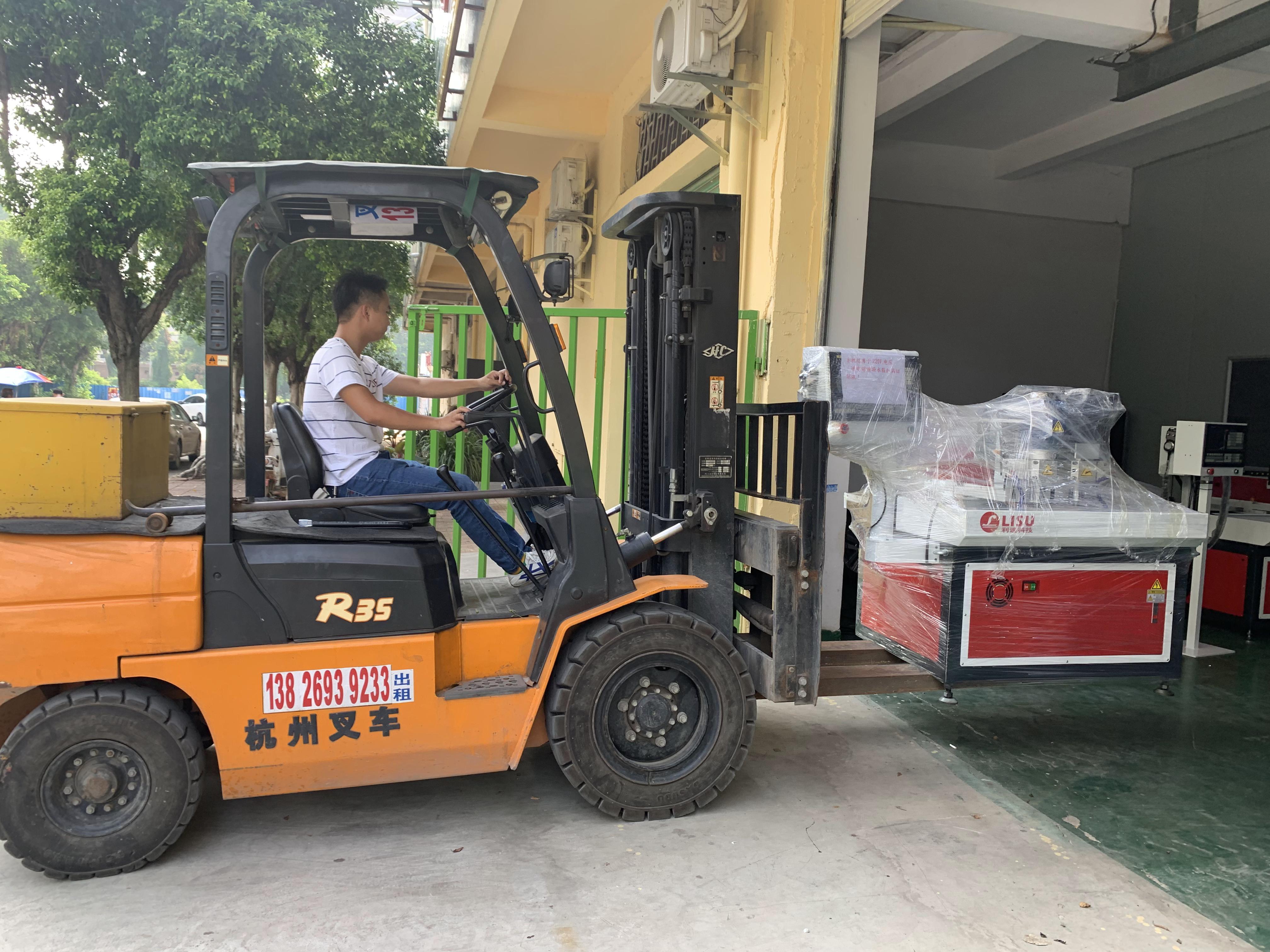 新研發(fā)小型鉆孔攻牙機(jī)出貨深圳！